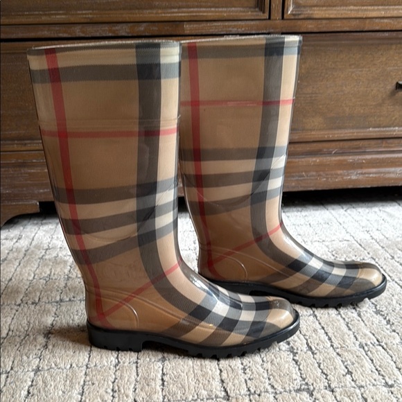 Burberry Rain Boots - Picture 6 of 7